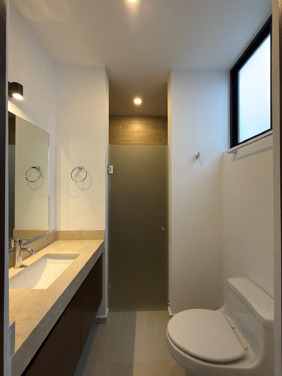 12 de 14: Baño completo