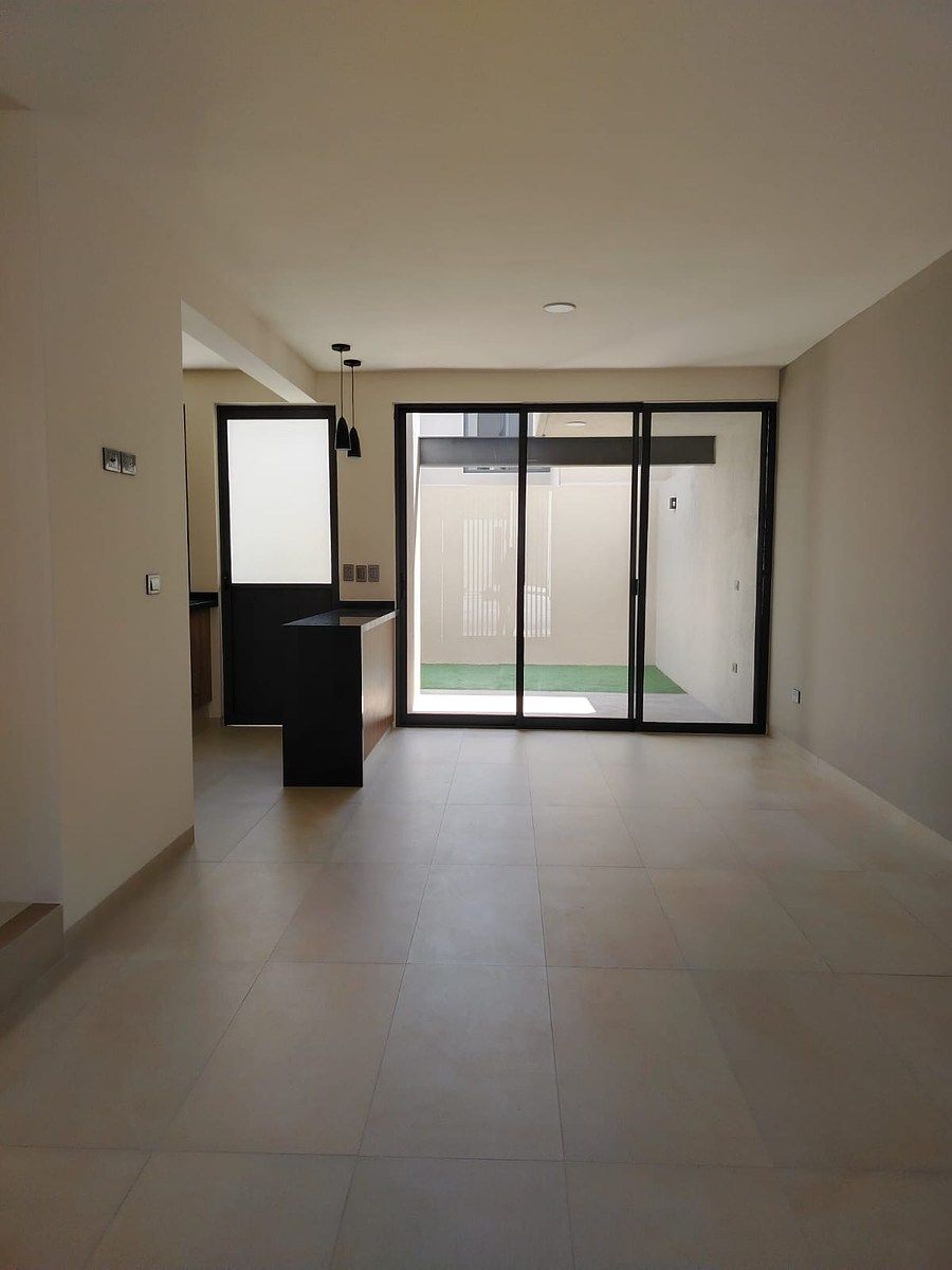 2 de 21: Área de sala y comedor