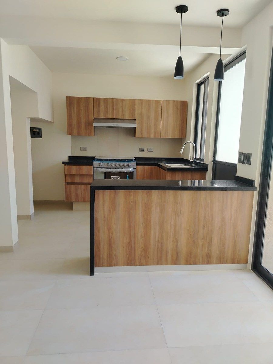 5 de 21: Cocina equipada con estufa y campana