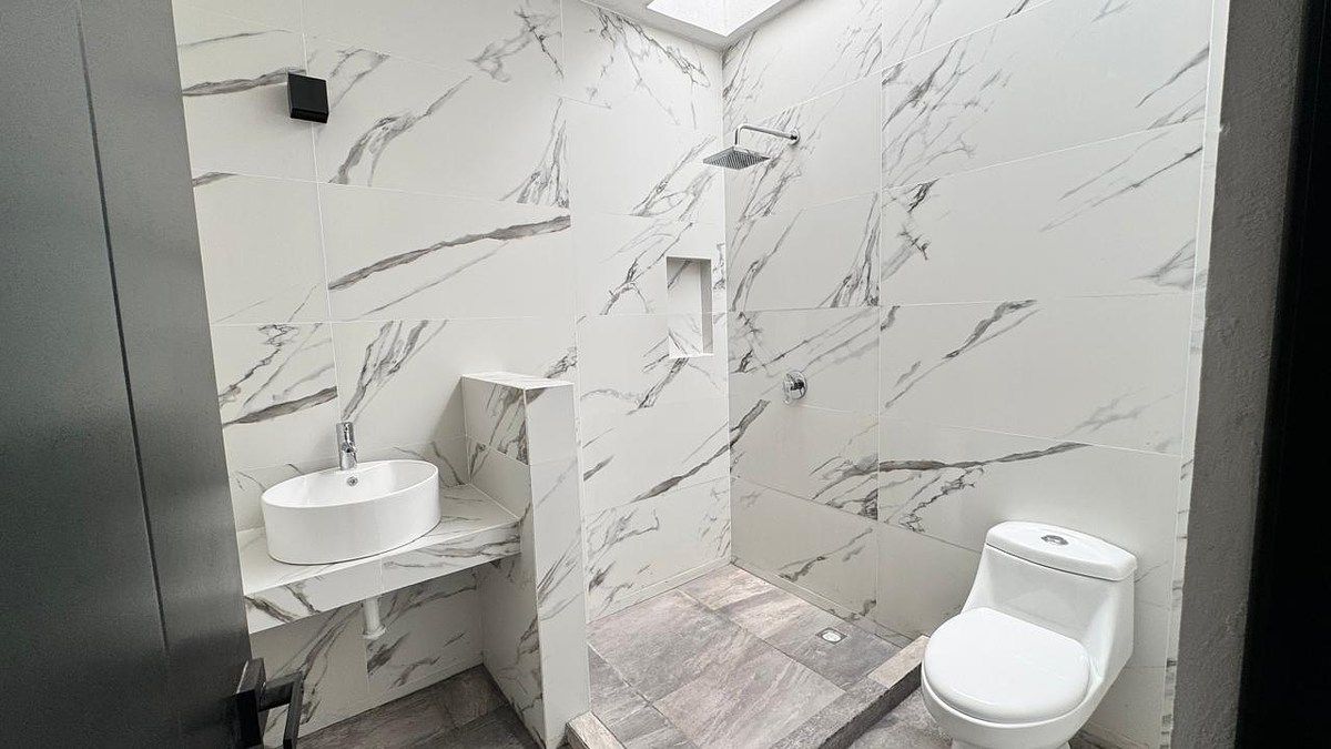 14 de 24: Baño completo habitación principal