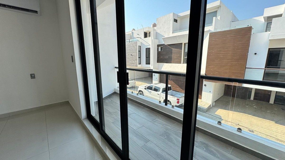 13 de 24: Balcón habitación principal