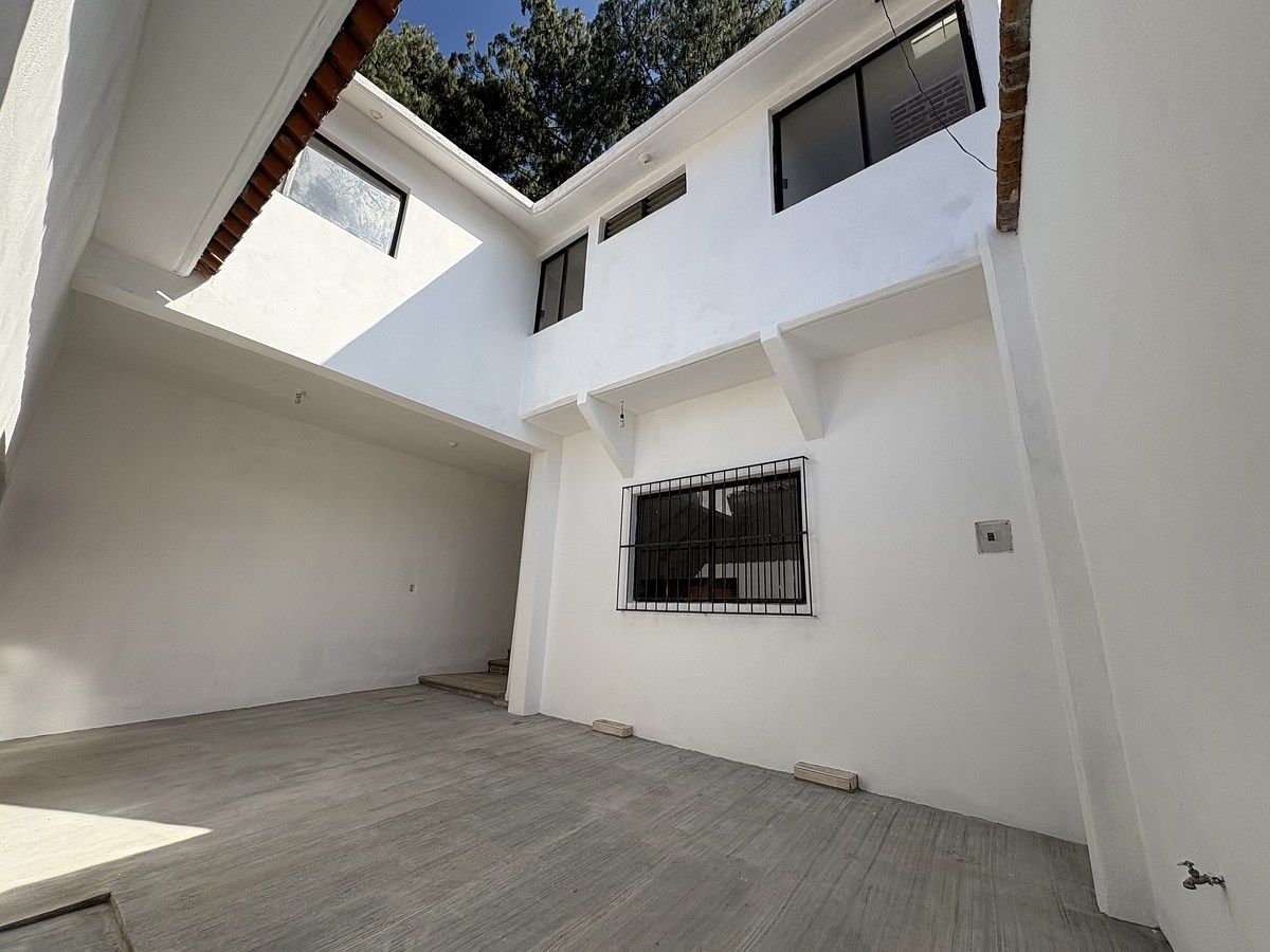 20 of 29: Vista al interior