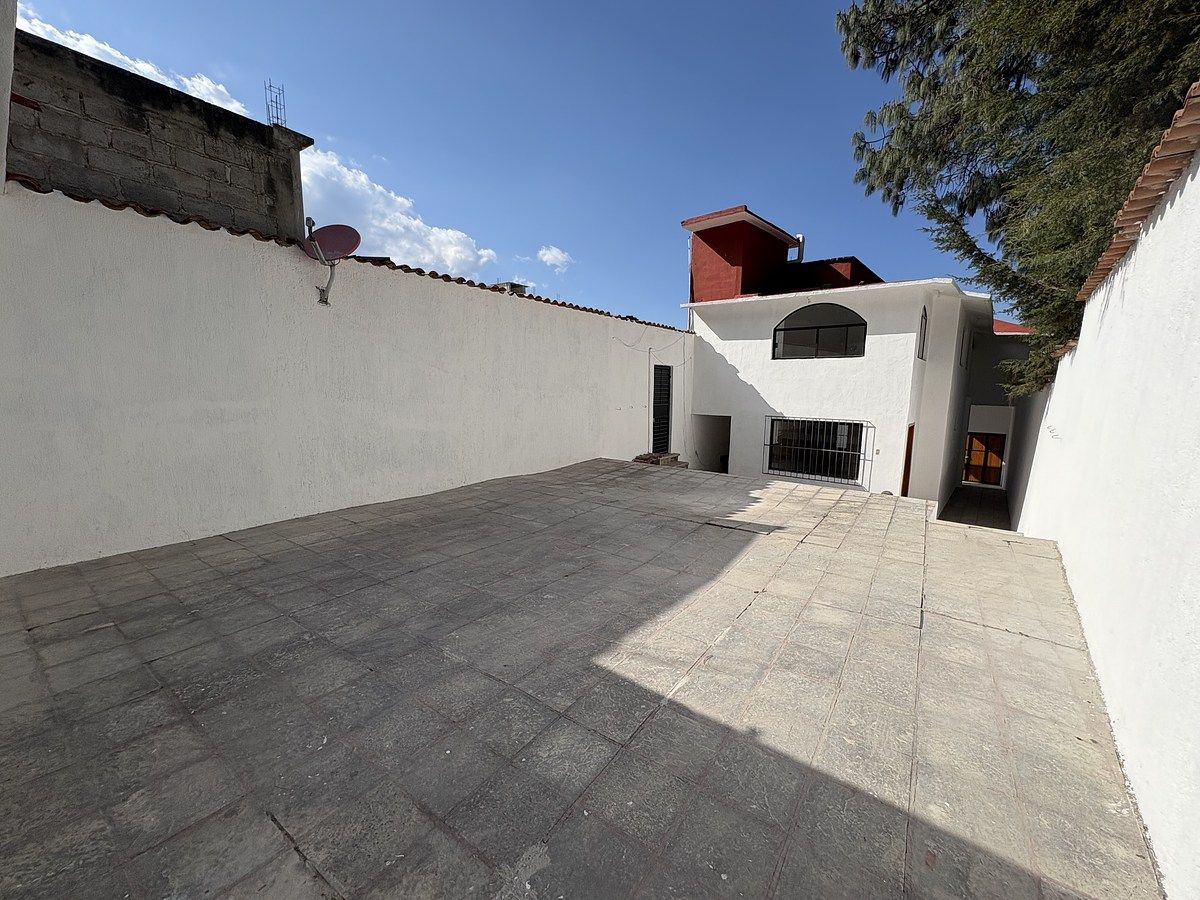 21 of 29: Patio trasero