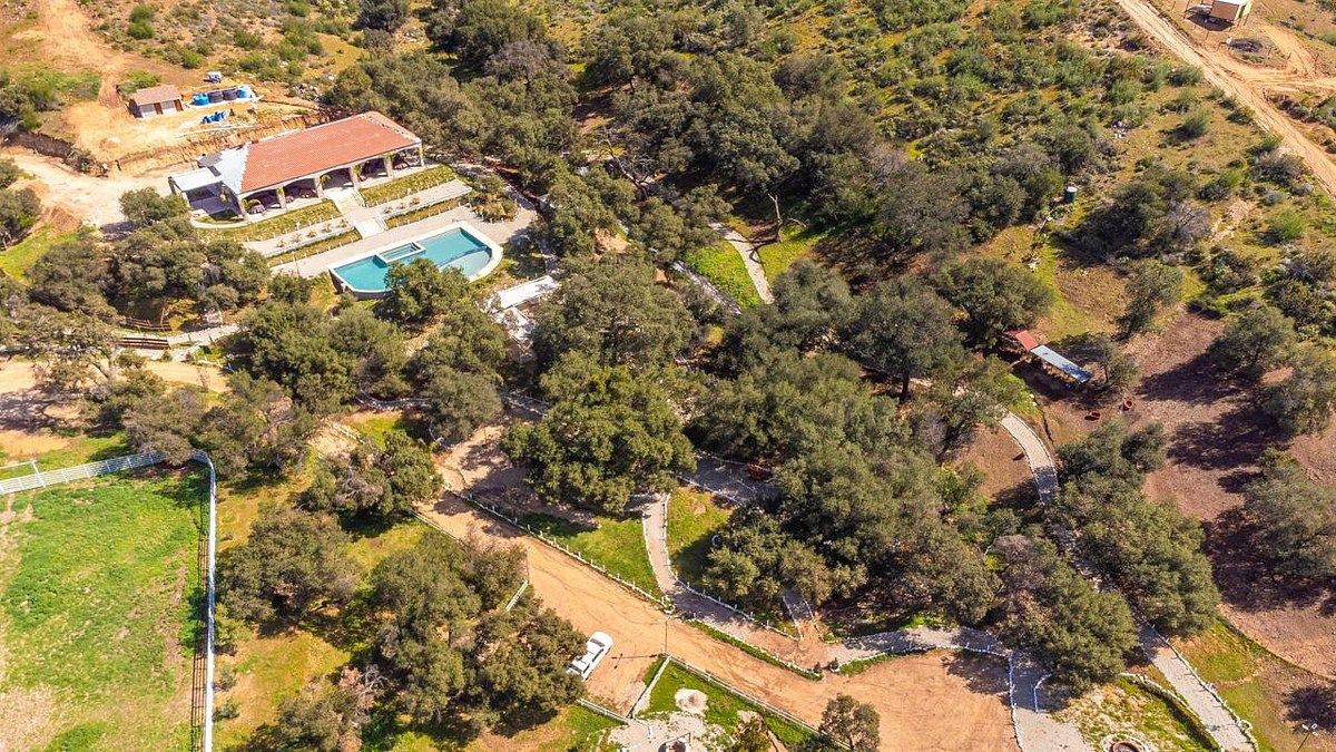 4 of 35: VISTA CASA CLUB