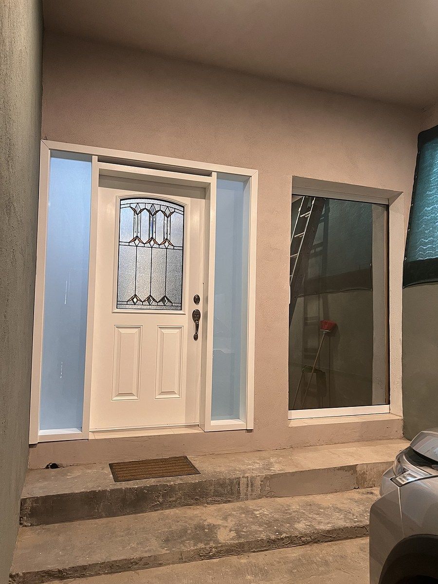 2 of 23: Puerta principal