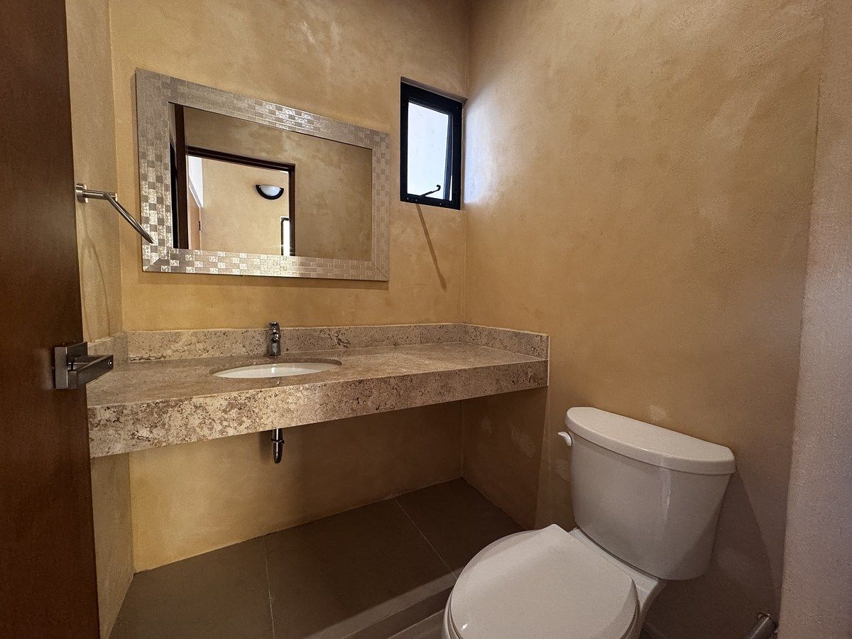 9 of 30: Baño visitas