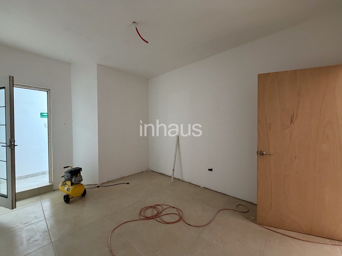 9 de 16: Consultorio nuevo para que se decore a tu gusto $8,500