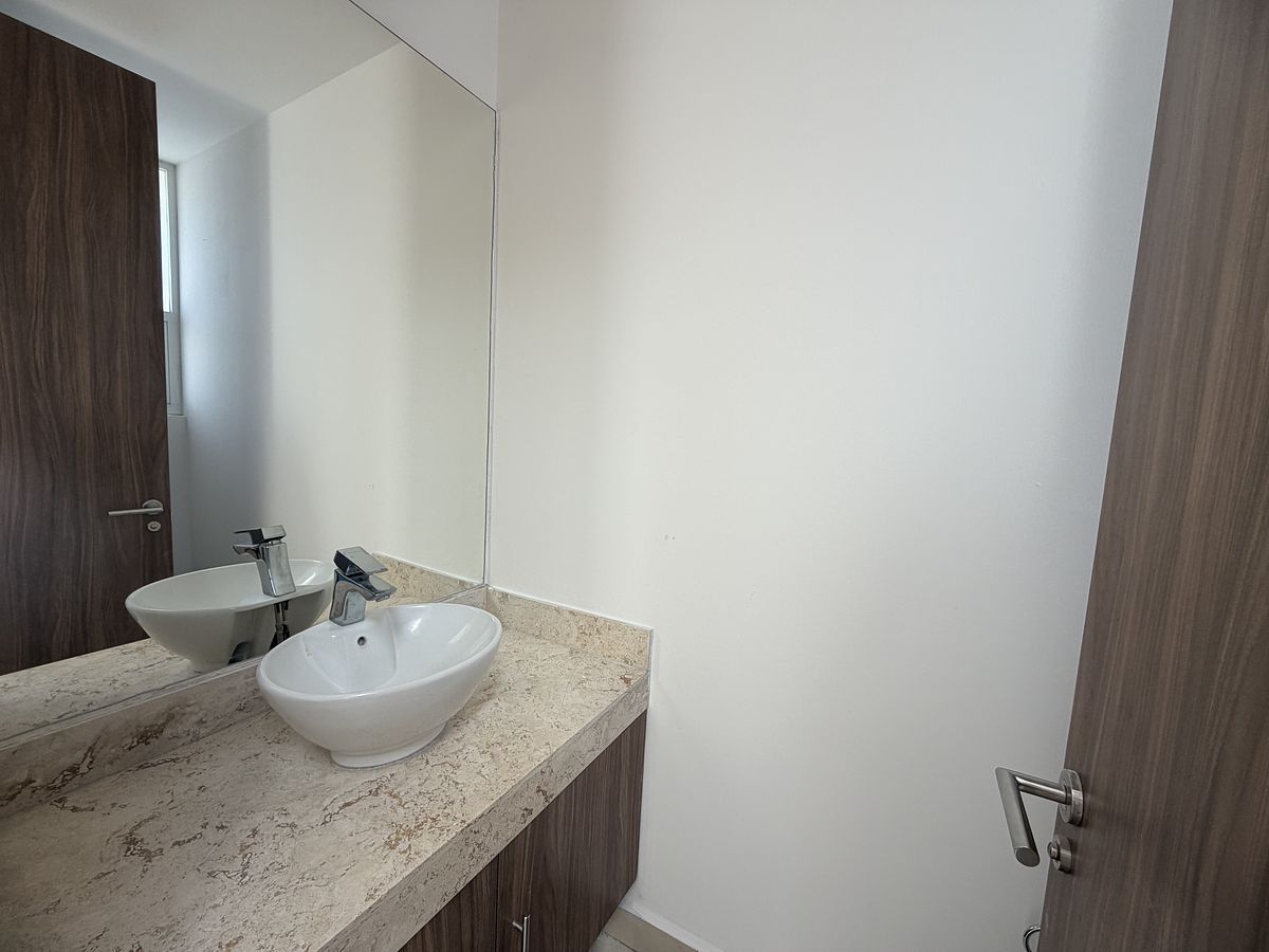 13 de 31: BAÑO VISITAS