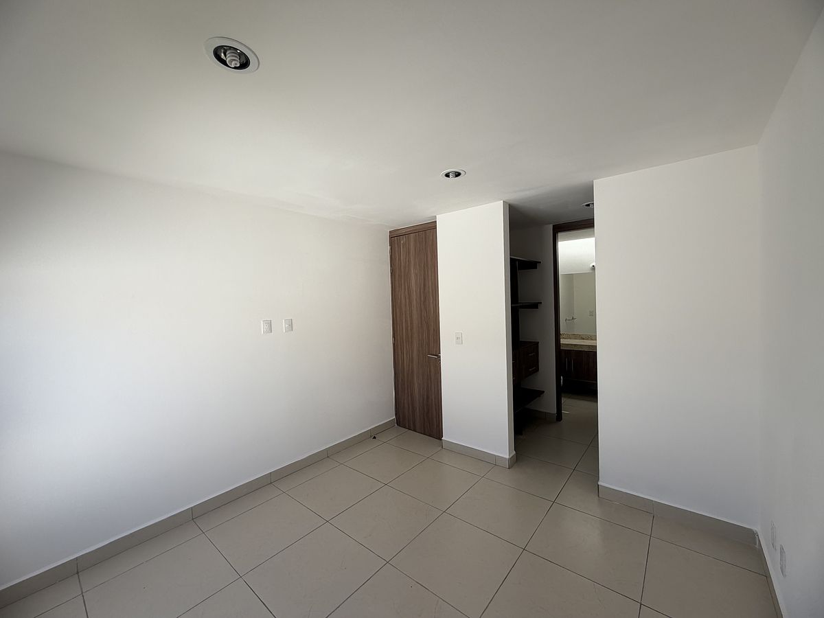 25 de 31: RECÁMARA PRINCIPAL