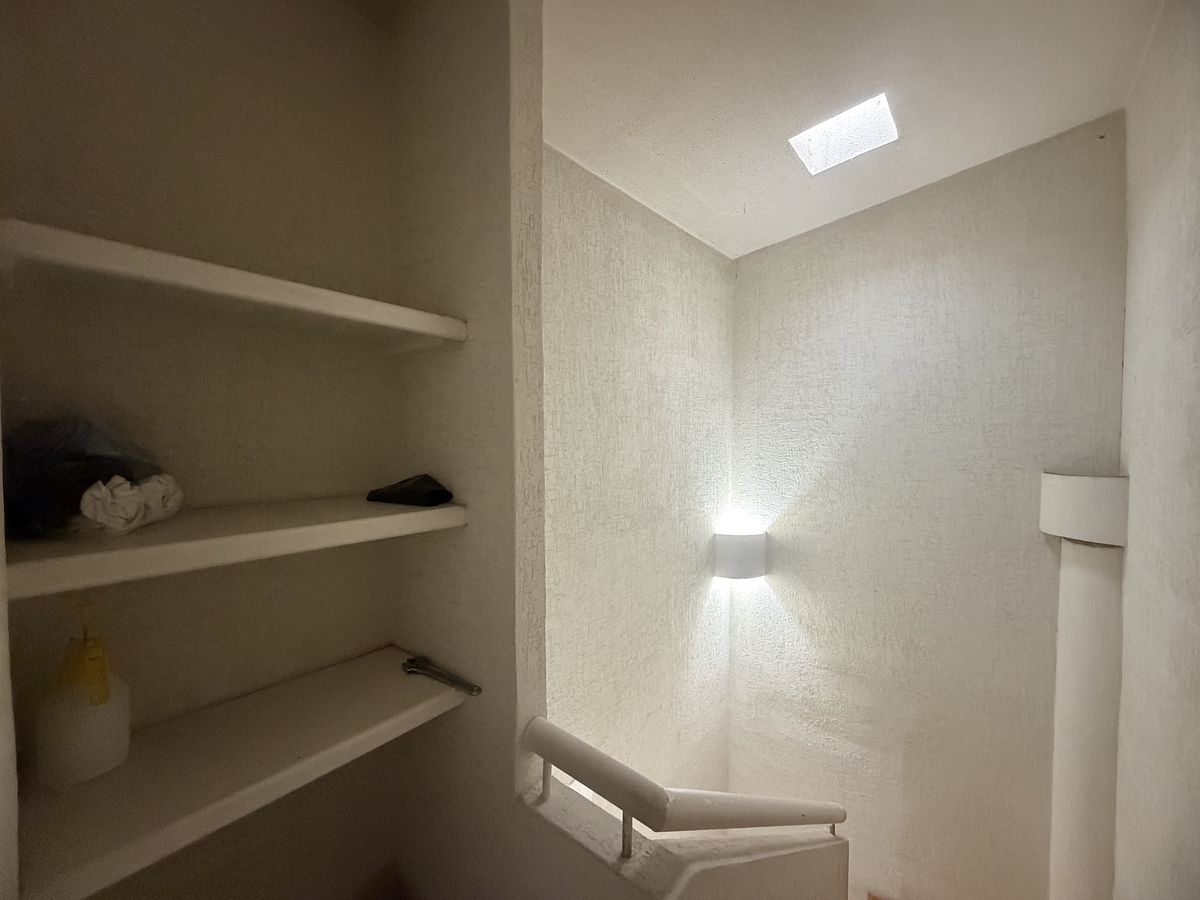 9 de 16: HALL PLANTA ALTA