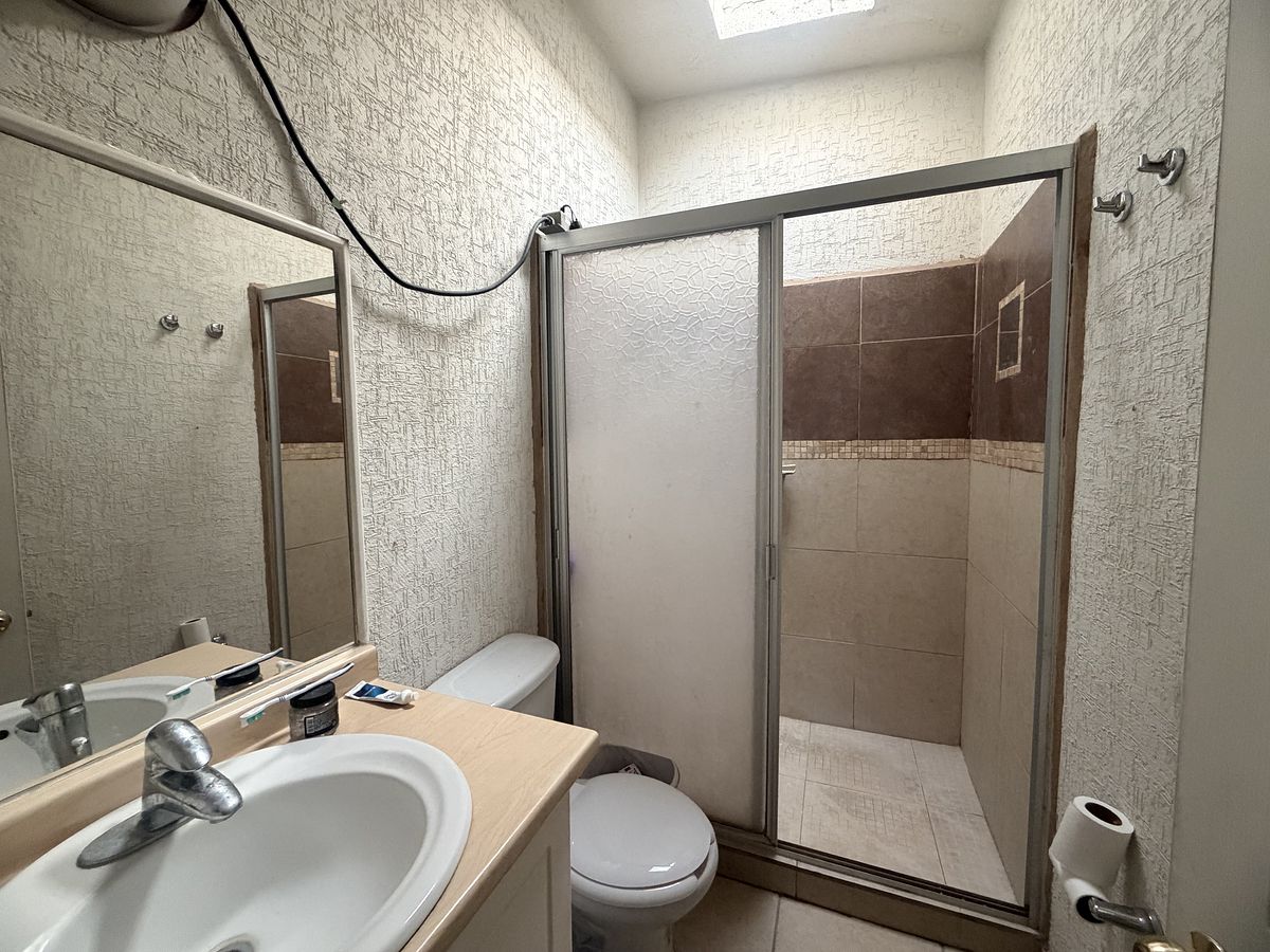 15 de 16: BAÑO COMPARTIDO