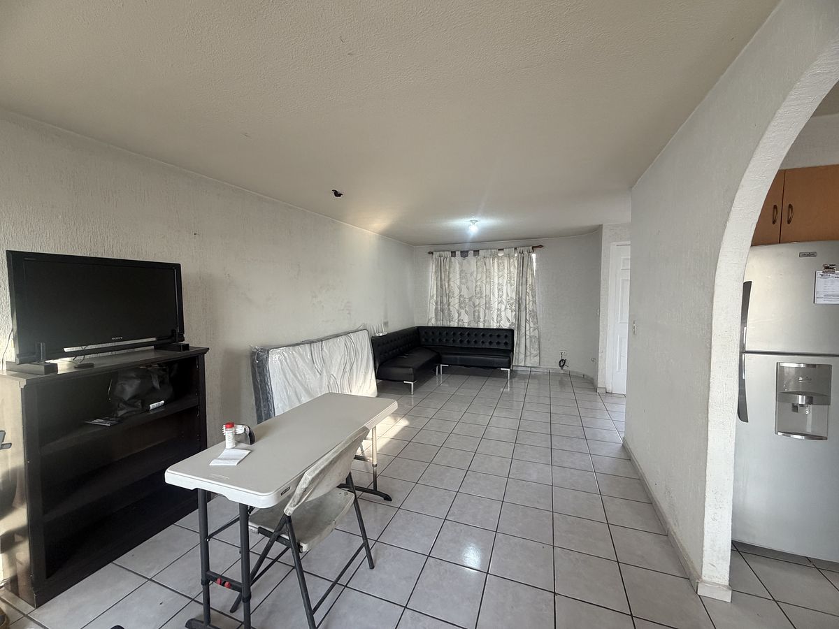 4 de 16: SALA COMEDOR