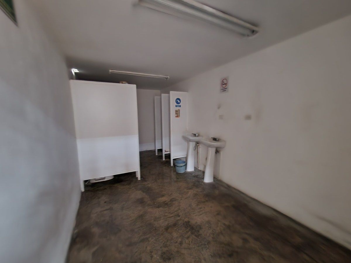 12 of 13: OFICINA - SANITARIOS COMUNALES