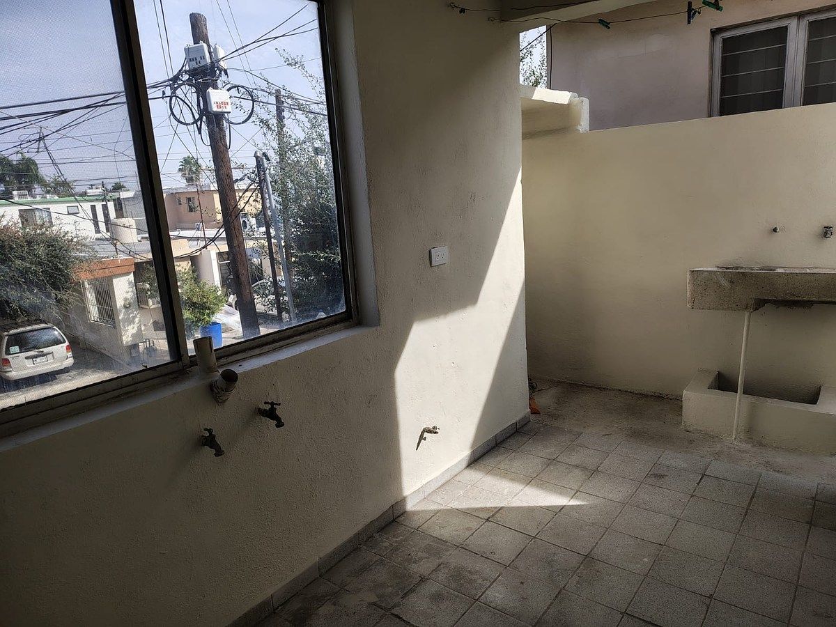 7 of 7: LAVANDERIA SEMI TECHADA