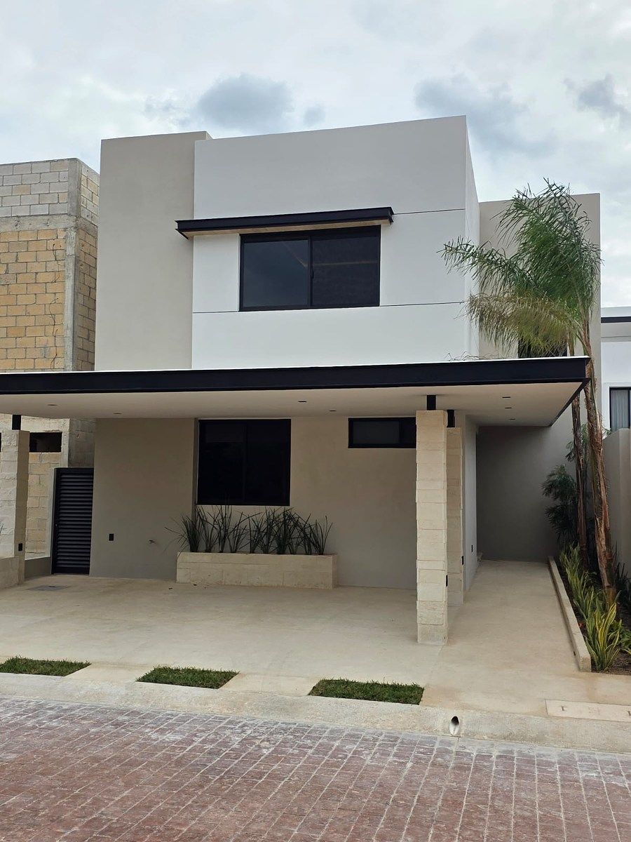 Casa en Venta y Renta con Alberca y Recámara en Planta Baja, Vía Cumbres