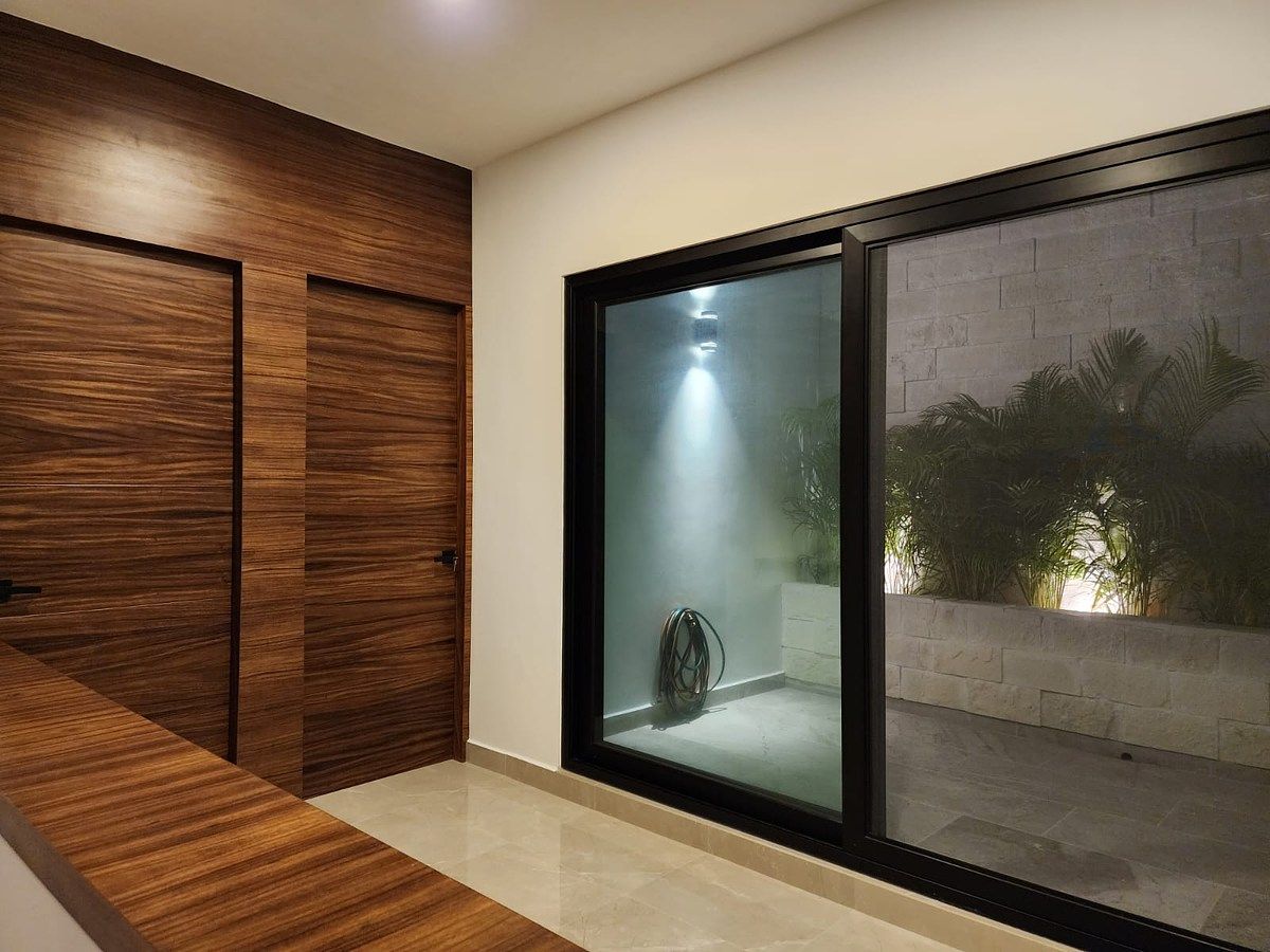 Casa de Lujo en Venta con Alberca, Jardín y 4 Recámaras en Lagos del Sol, Cancún