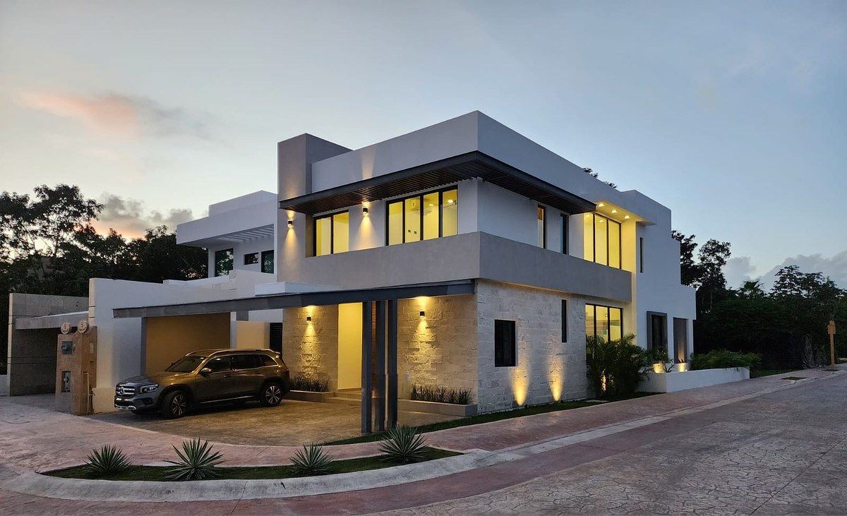 Casa de Lujo en Venta con Alberca, Jardín y 4 Recámaras en Lagos del Sol, Cancún