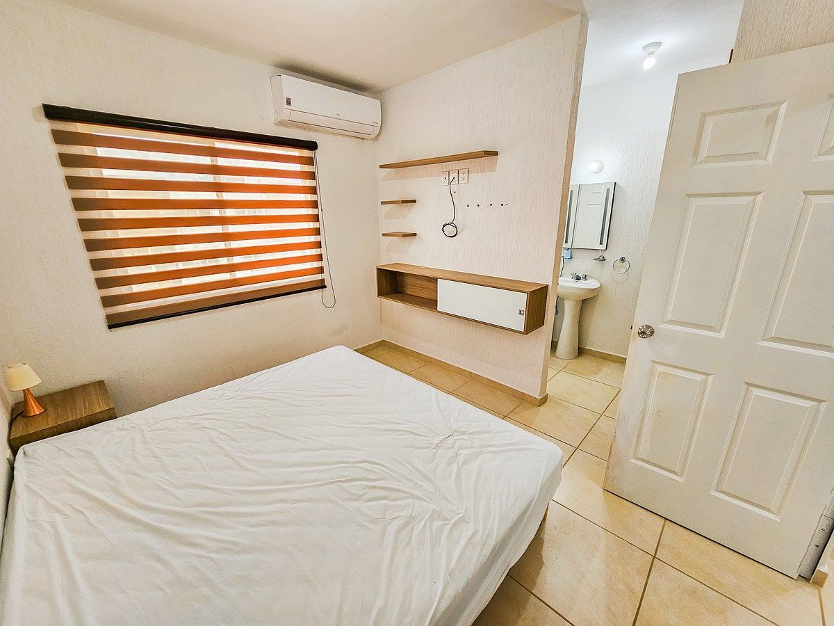 15 of 28: Recámara 2