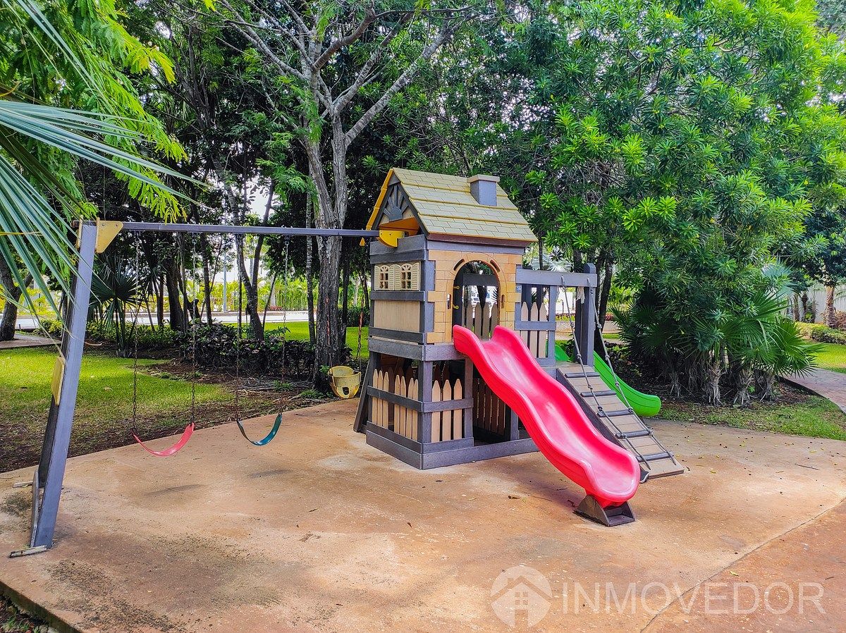 24 of 28: Juegos infantiles