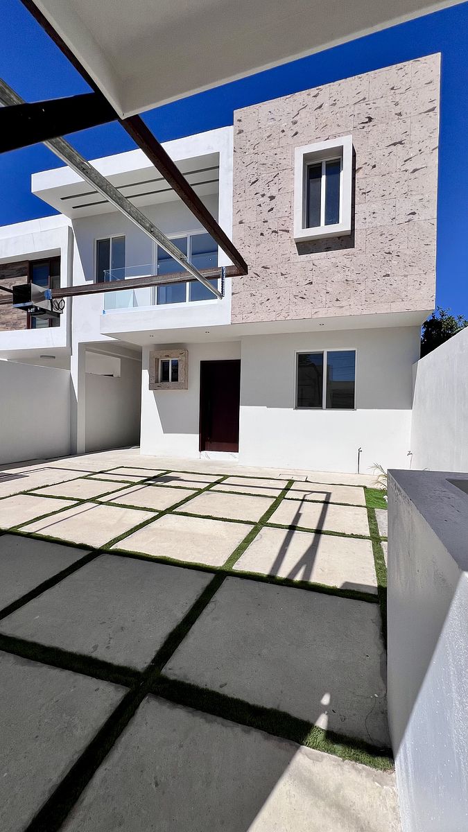 2 of 43: estacionamiento para dos autos