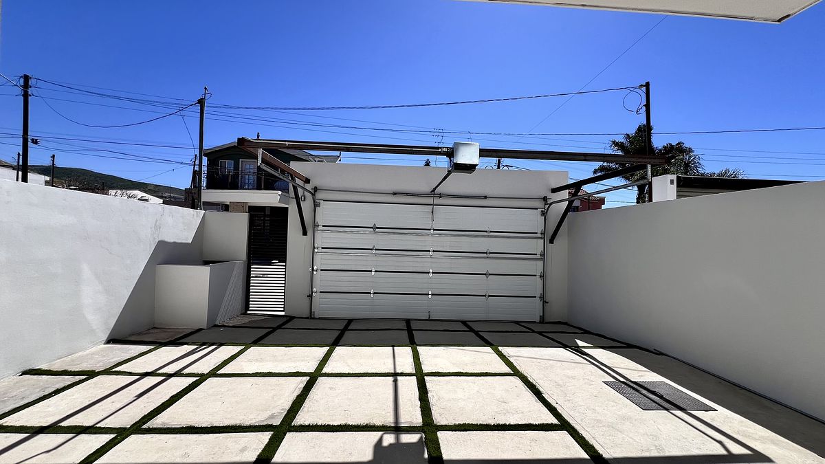 4 of 43: Cochera electrica