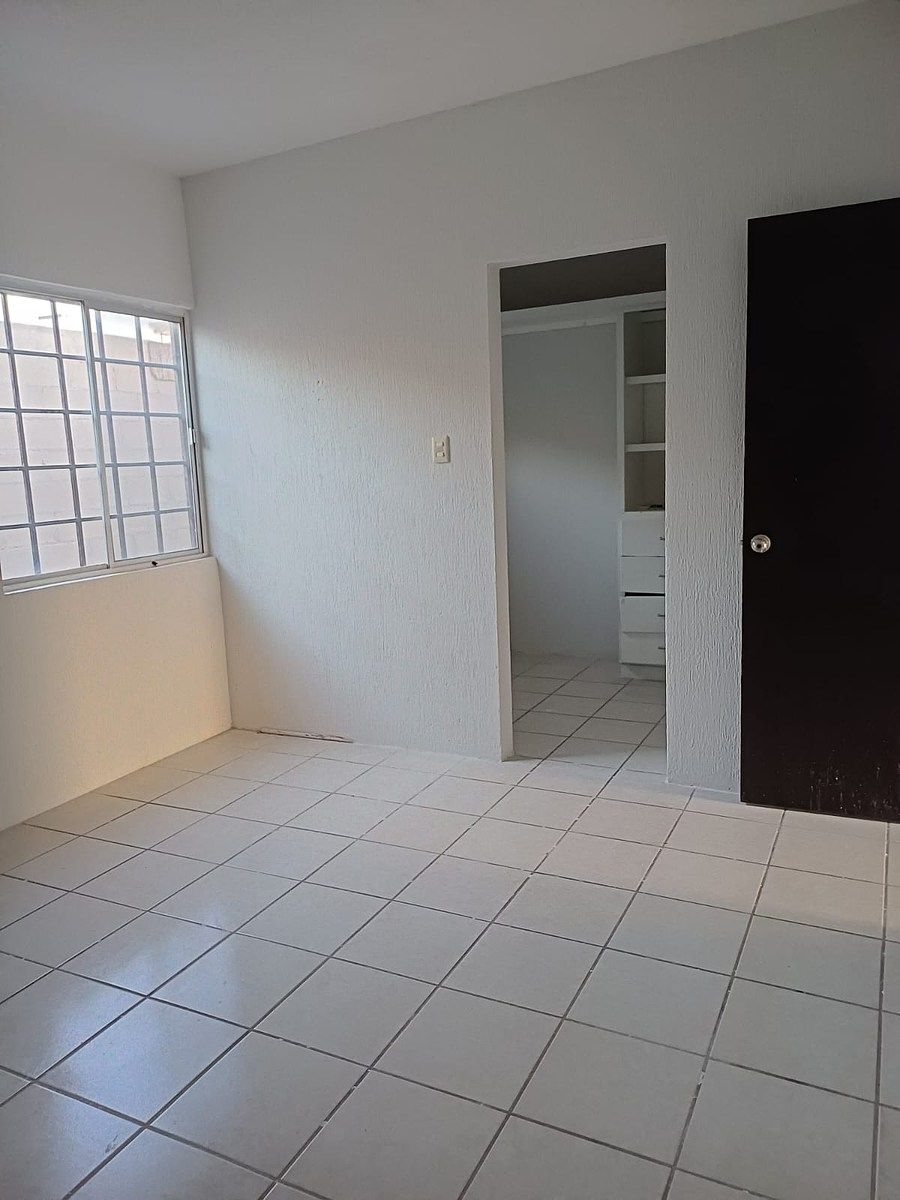 8 of 13: Recamara Principal