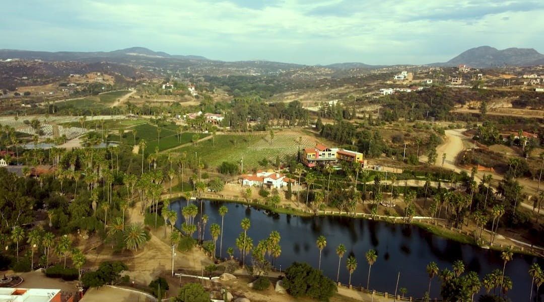 2 de 12: HERMOSO LAGO NATURAL