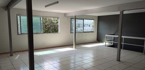 DE TRES NIVELES, LOCAL COMERCIAL EN VENTA, EN GUADALAJARA - foto 2
