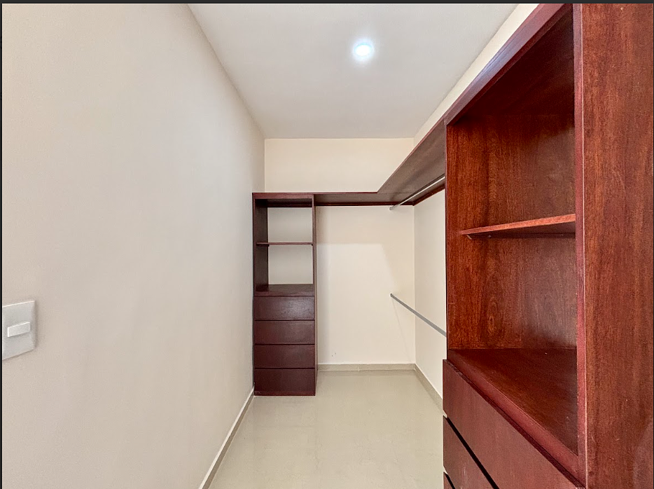 12 de 17: Closet Segunda Recámara