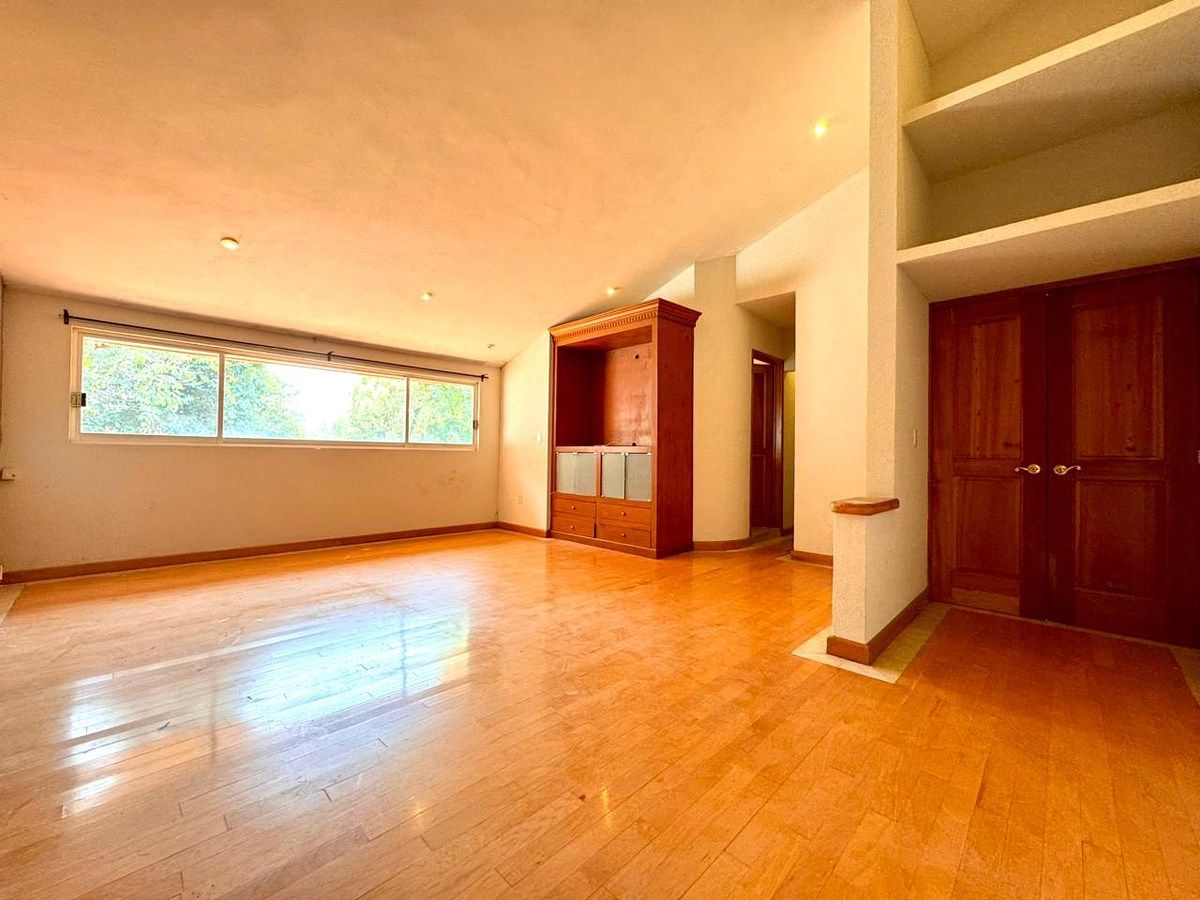 7 of 25: Recámara Principal con vestidor baño y jacuzzi