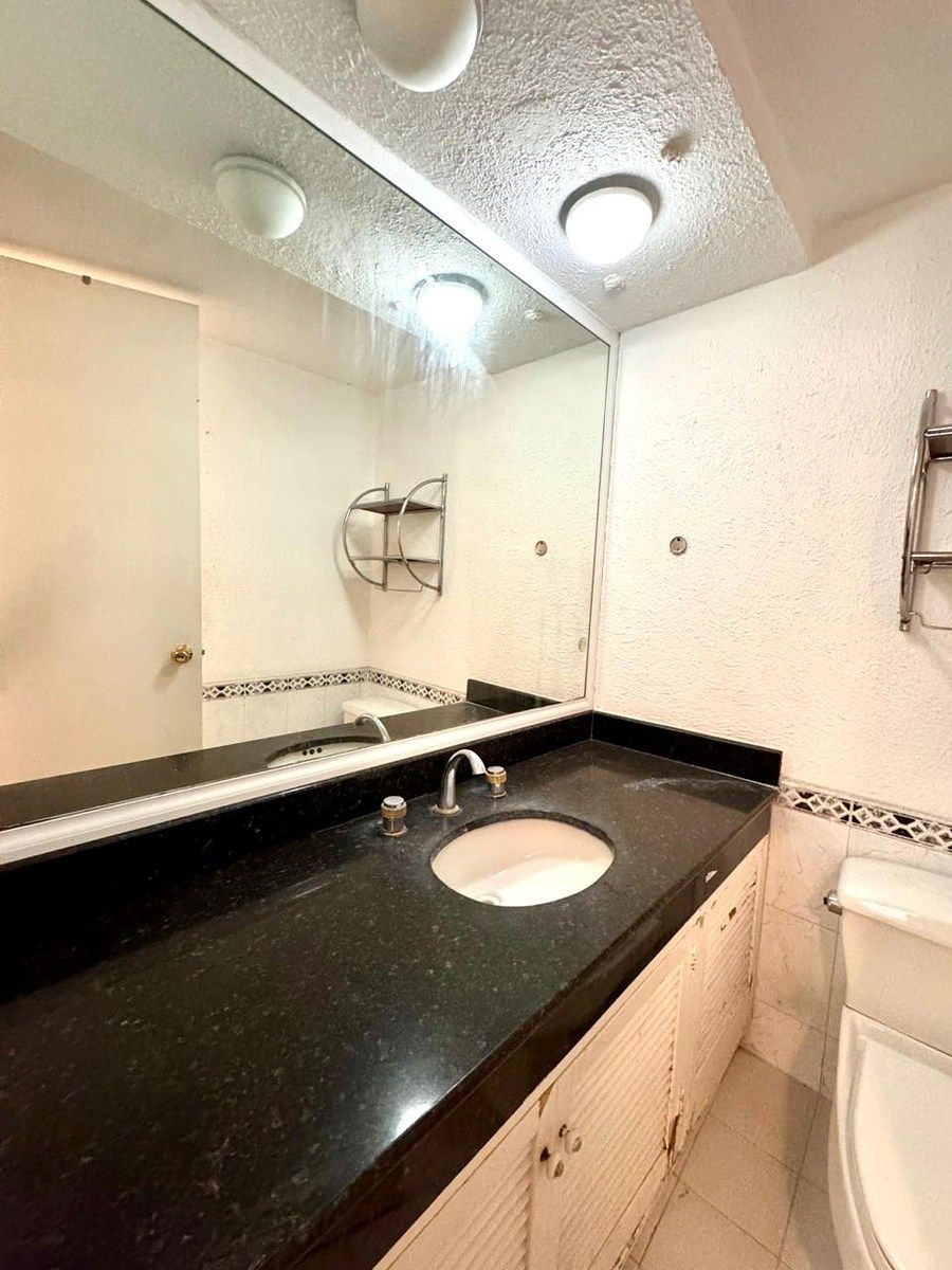 17 of 25: Baño Completo