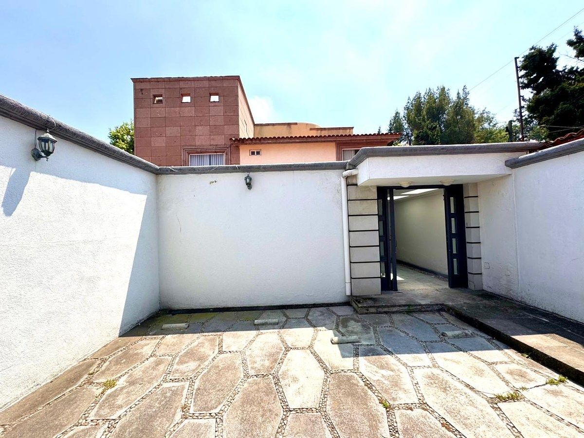 24 of 25: Estacionamiento para 2 autos