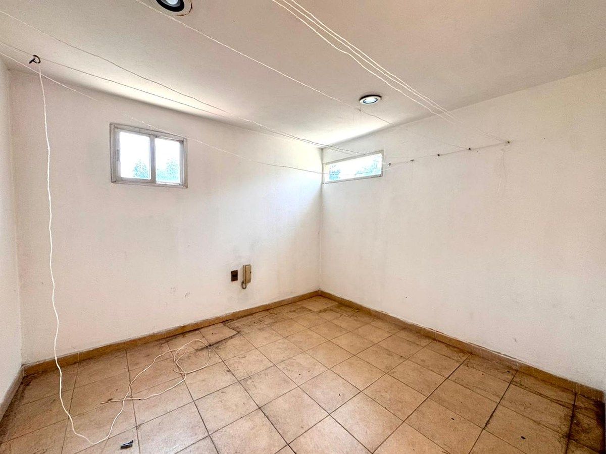 21 of 25: Cuarto de Servicio