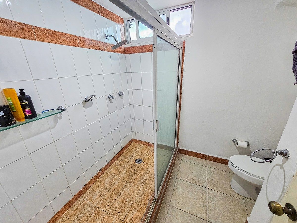 12 de 18: Baño completo