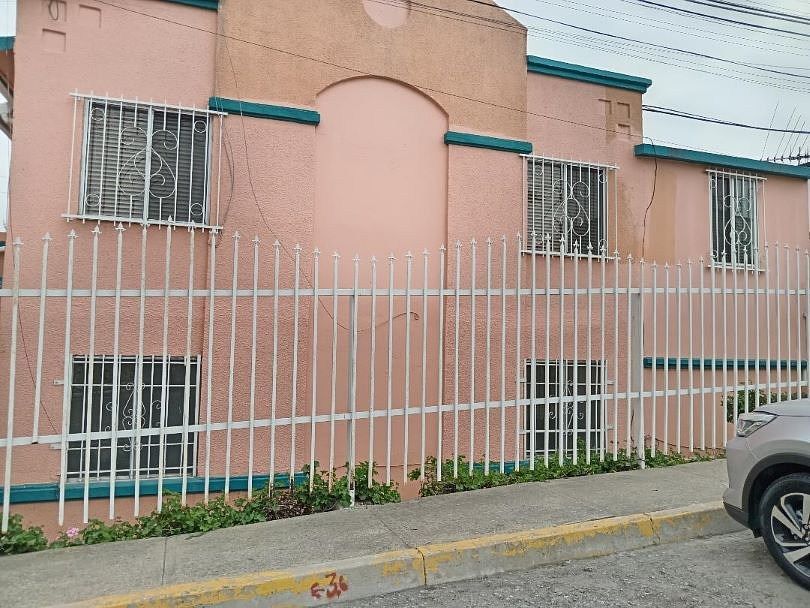 1 de 12: Fachada  vista calle