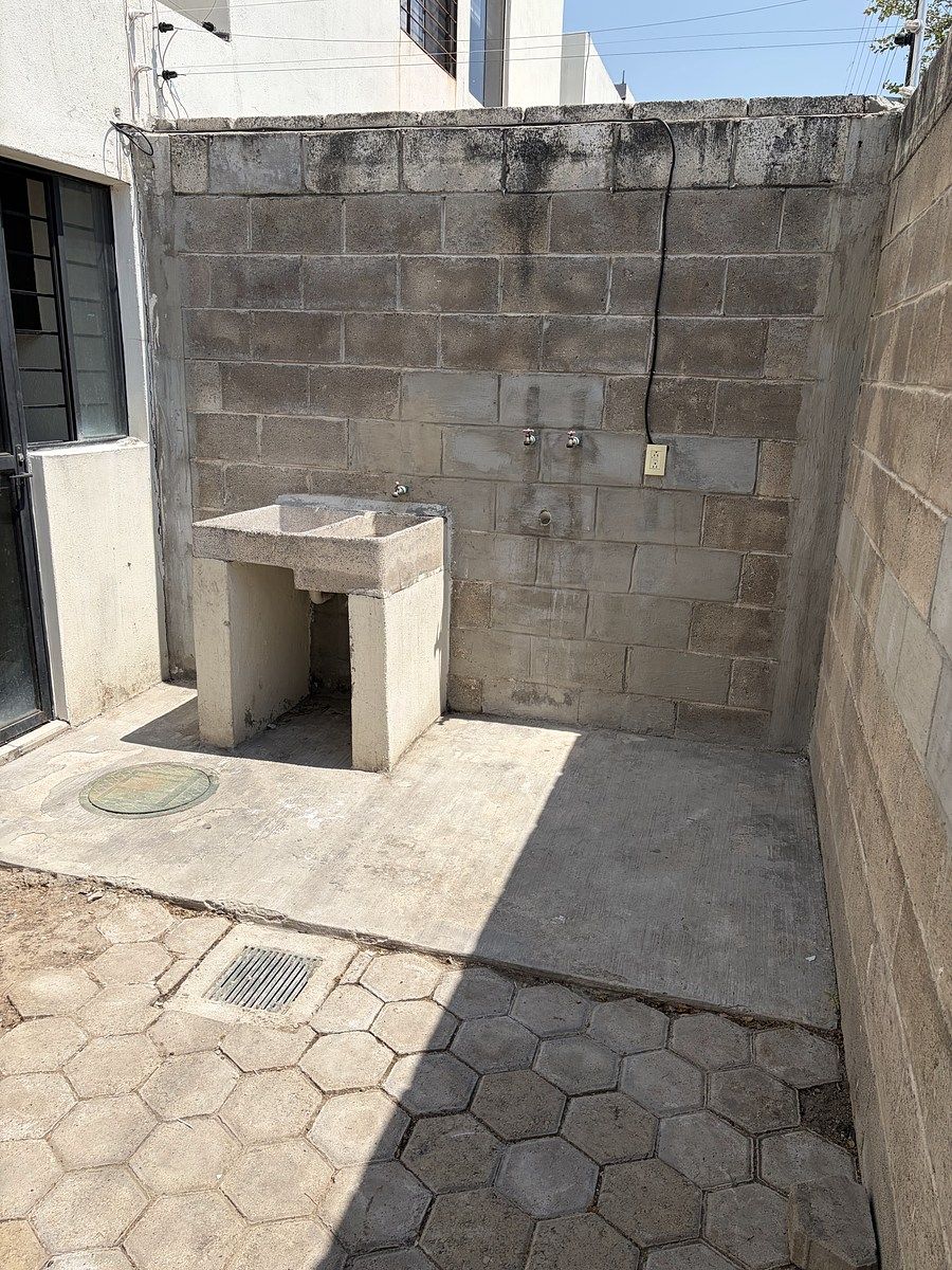 11 de 13: Patio lavabo