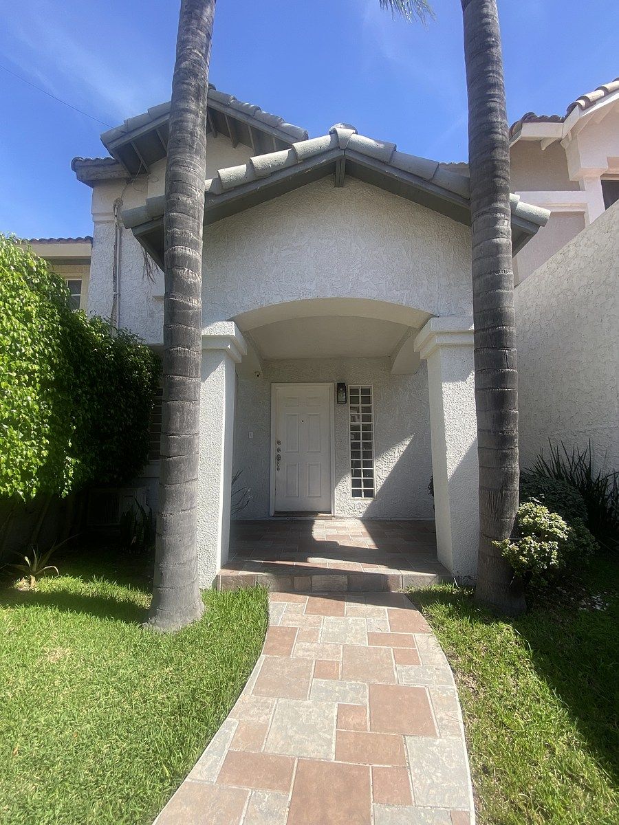 2 de 18: Entrada principal