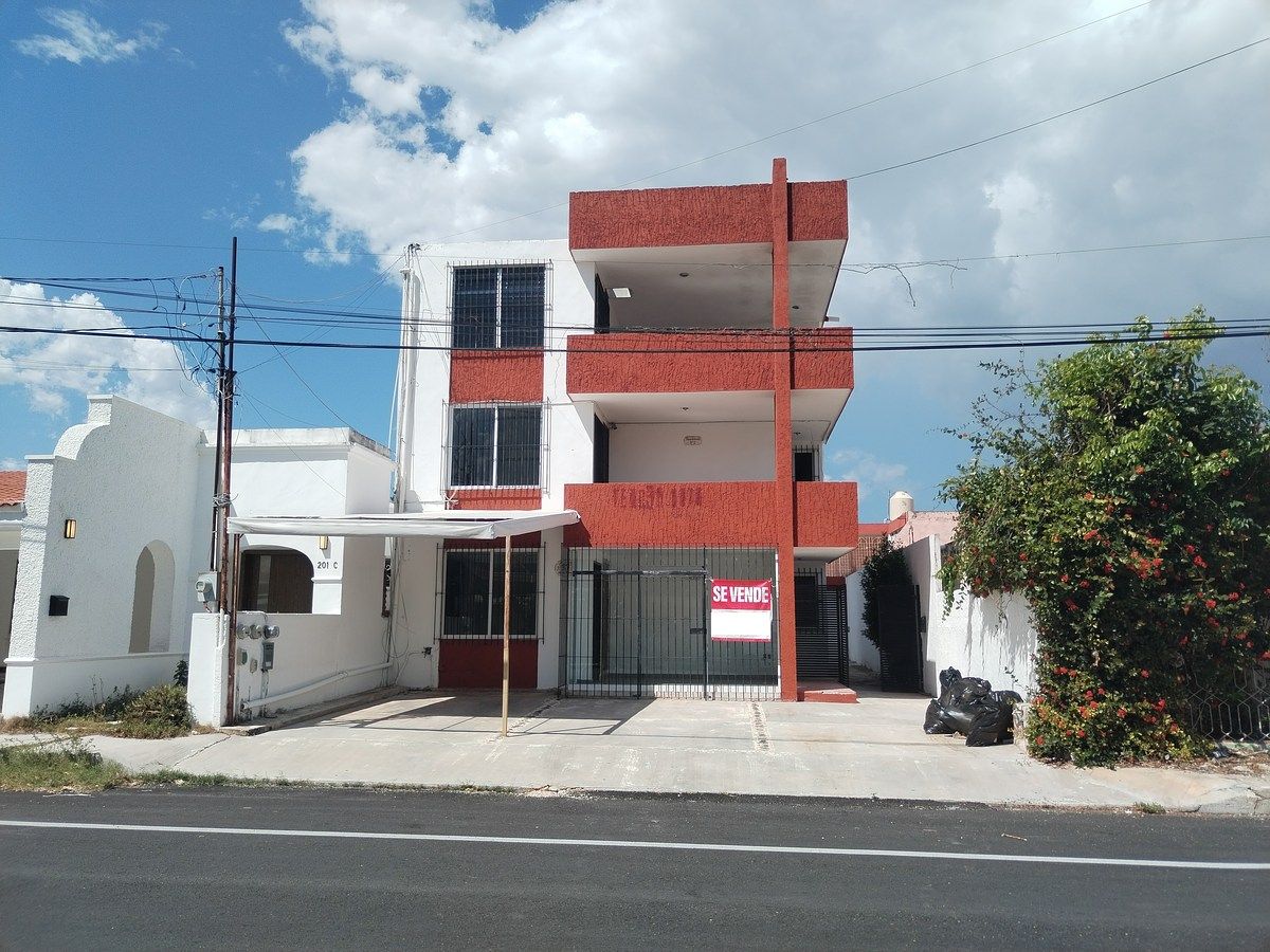 1 de 29: Edificio de 3 pisos con 1 departamento en cada uno