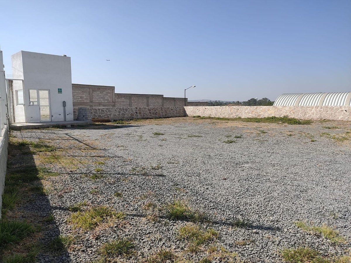 3 de 19: Patio de Maniobras privativo a la Bodega