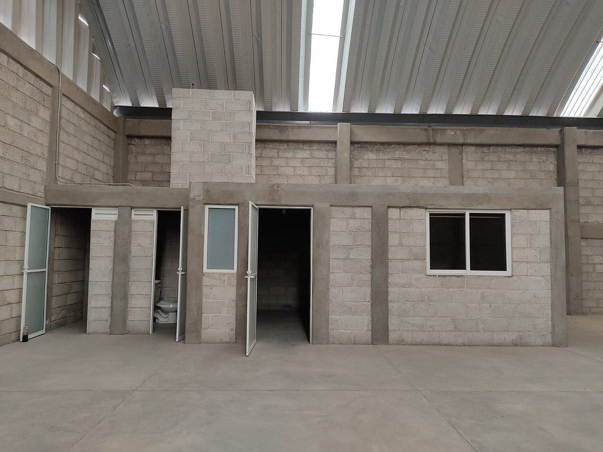 9 de 19: Oficinas y baños H/M