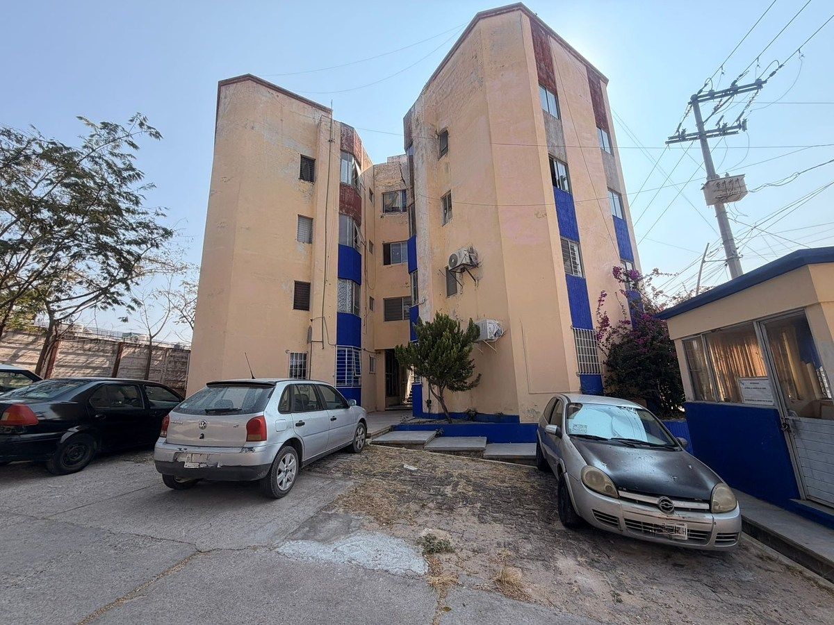 11 de 13: Sobre Boulevard Laguitos