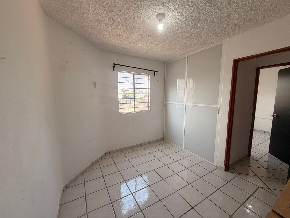 3 de 13: Habitación con clóset