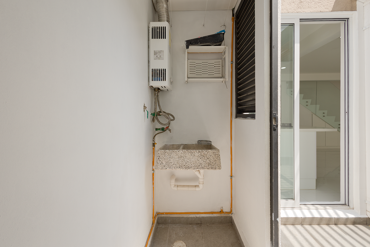 7 of 17: cuarto de lavado