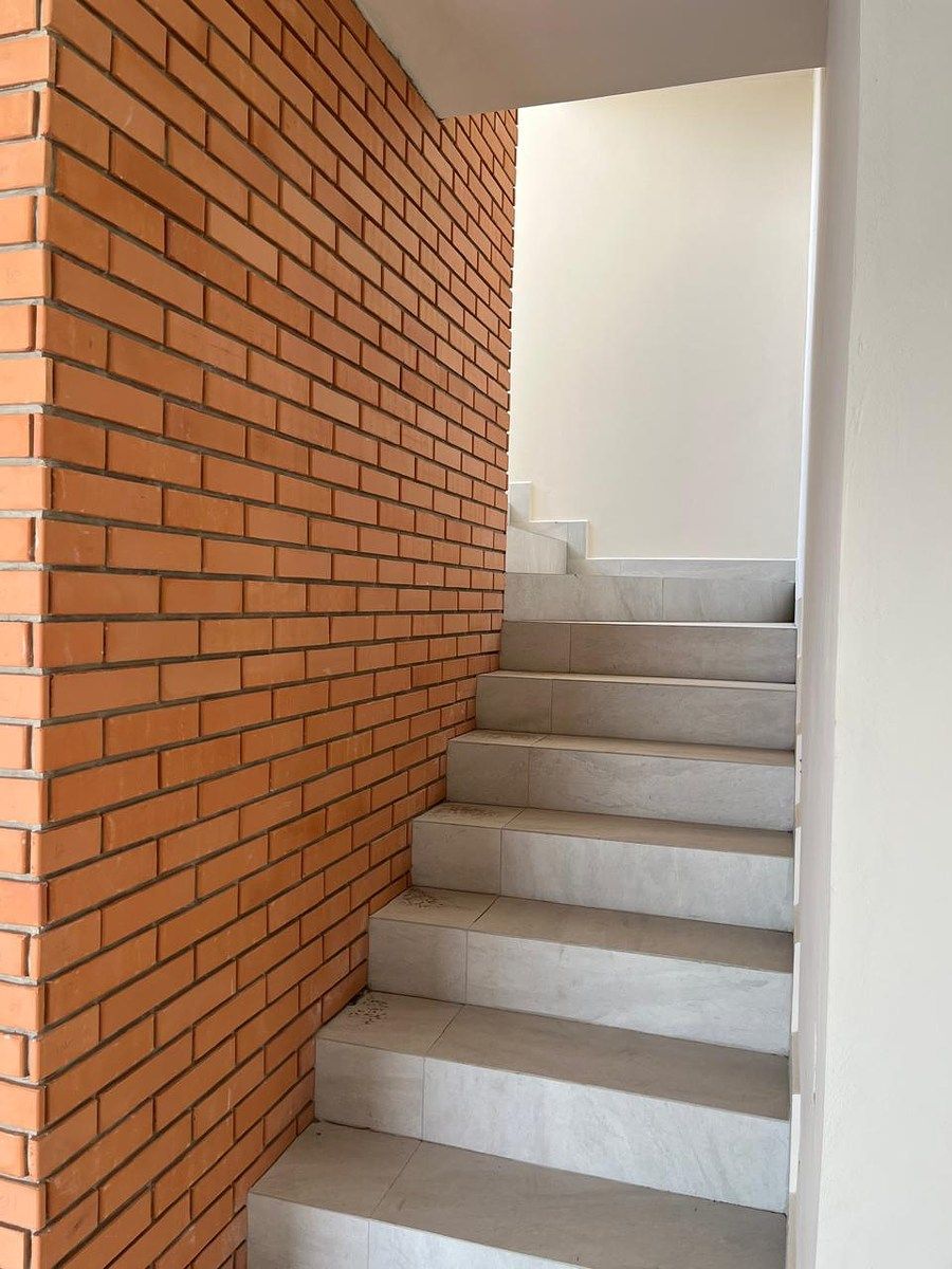 6 de 18: escaleras segundo nivel