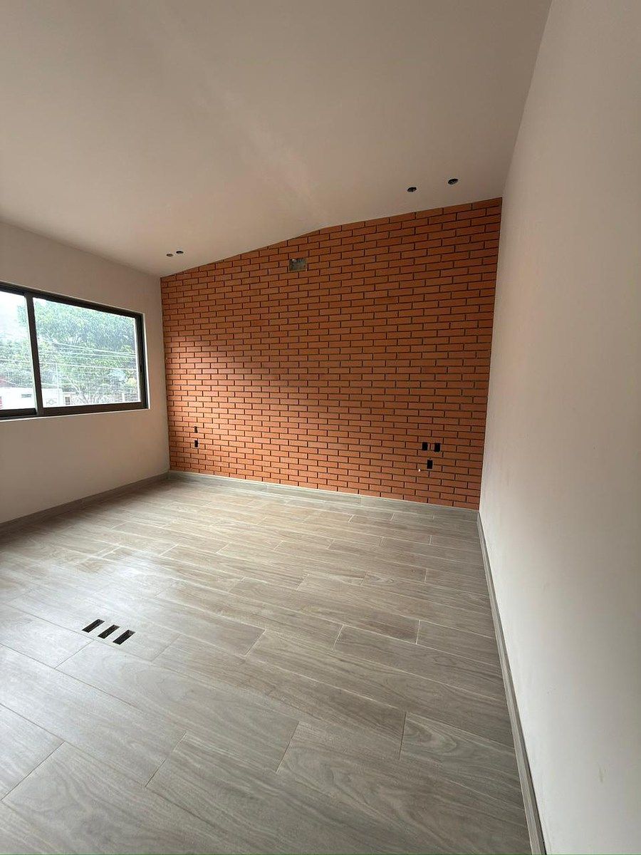 9 of 18: recamara principal con baño y vista a la alberca