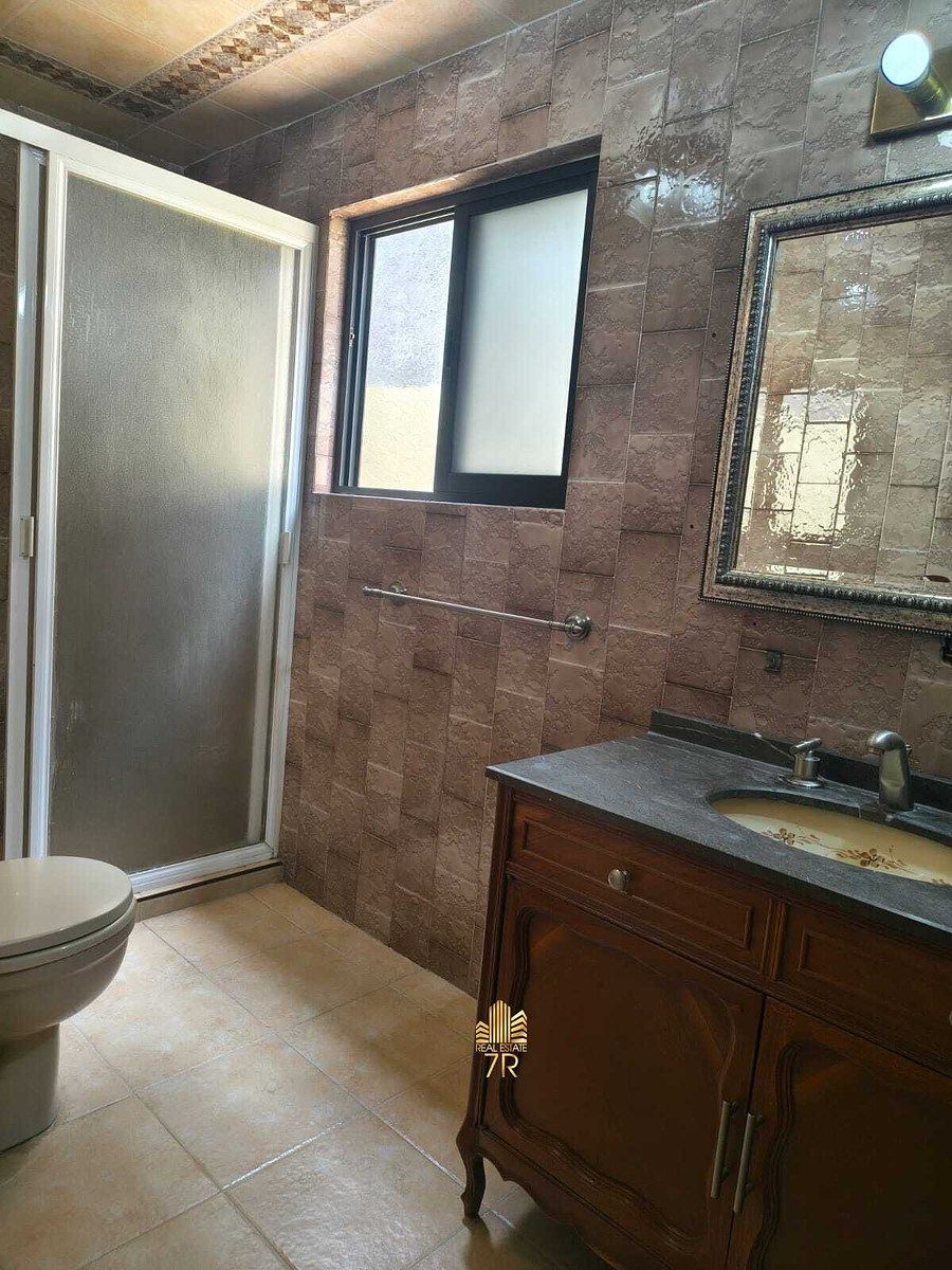 21 de 29: Baño secundario