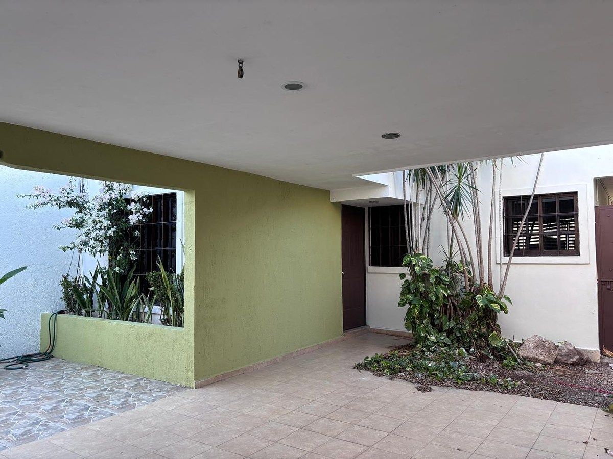 2 de 18: ENTRADA PRINCIPAL