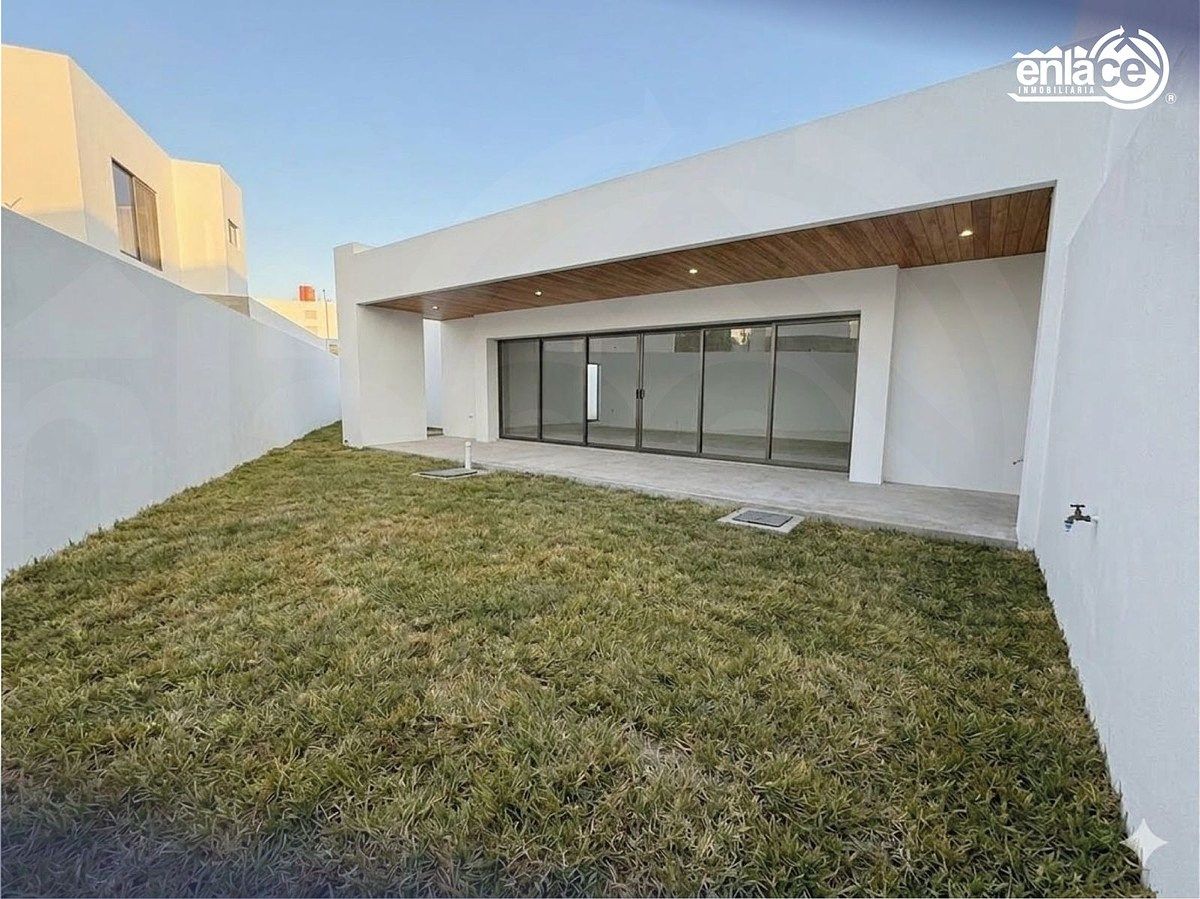 Casa de un piso amplia