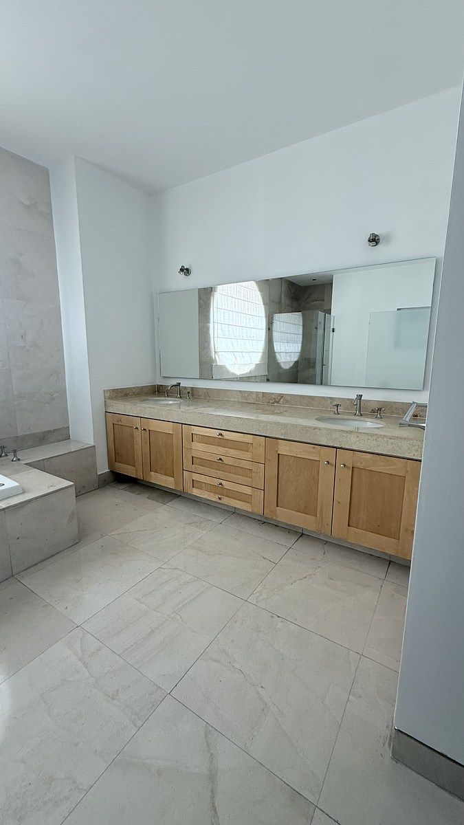 20 de 45: Baño, recámara principal