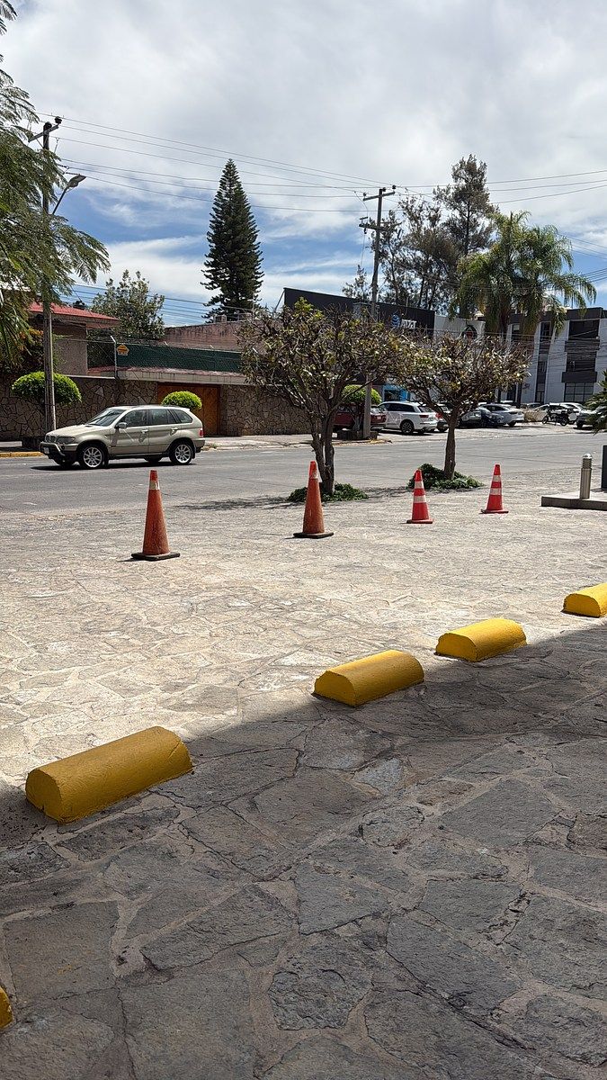45 de 45: Estacionamiento exterior para visitas